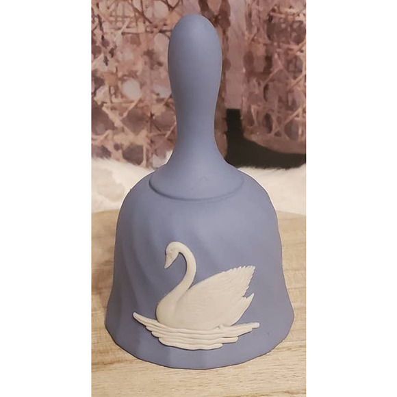 Wedgwood Other - Wedgwood England Jasperware Swan Snow Flake Bell 3"